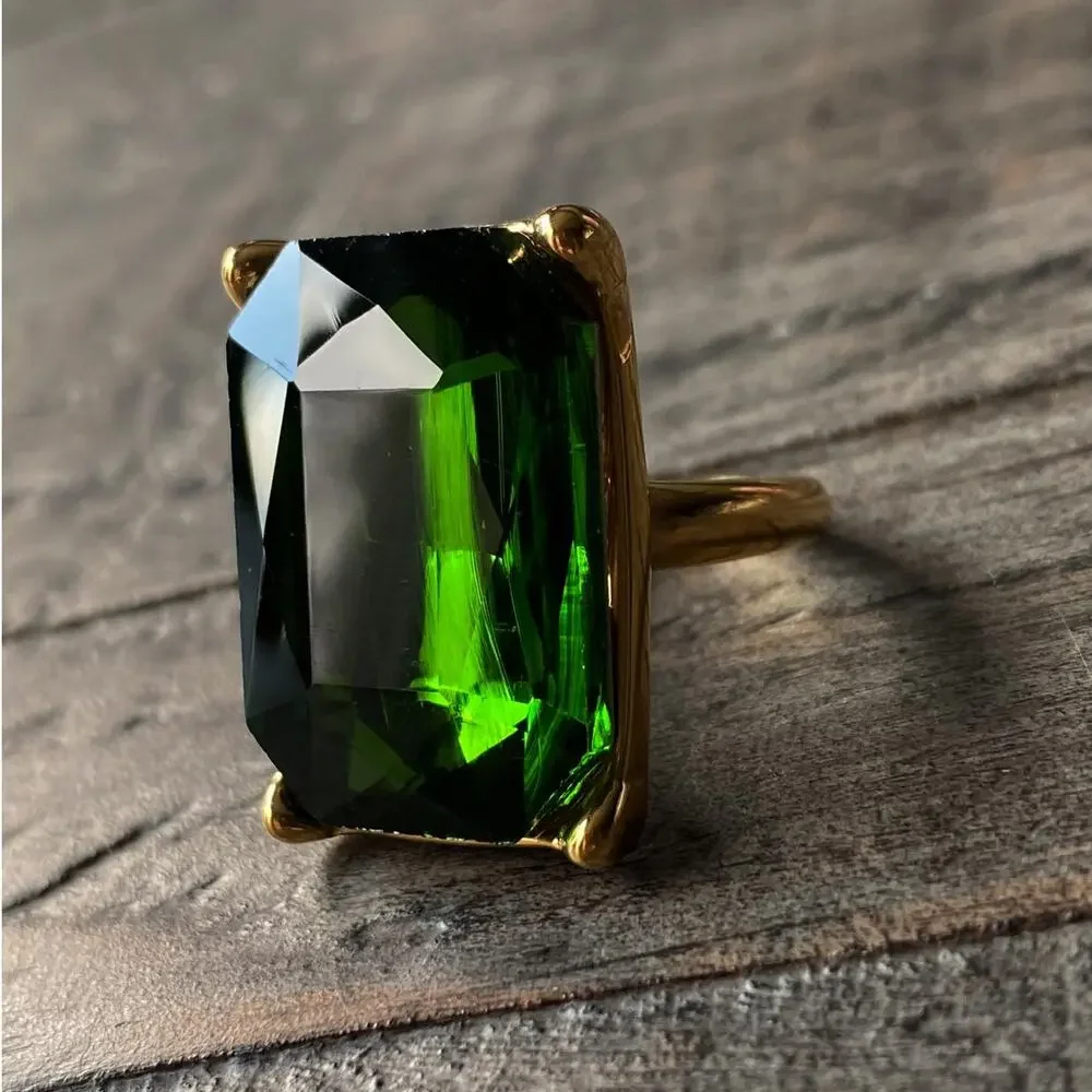 NEW Emerald Green Zirconium Stone Cocktail Ring